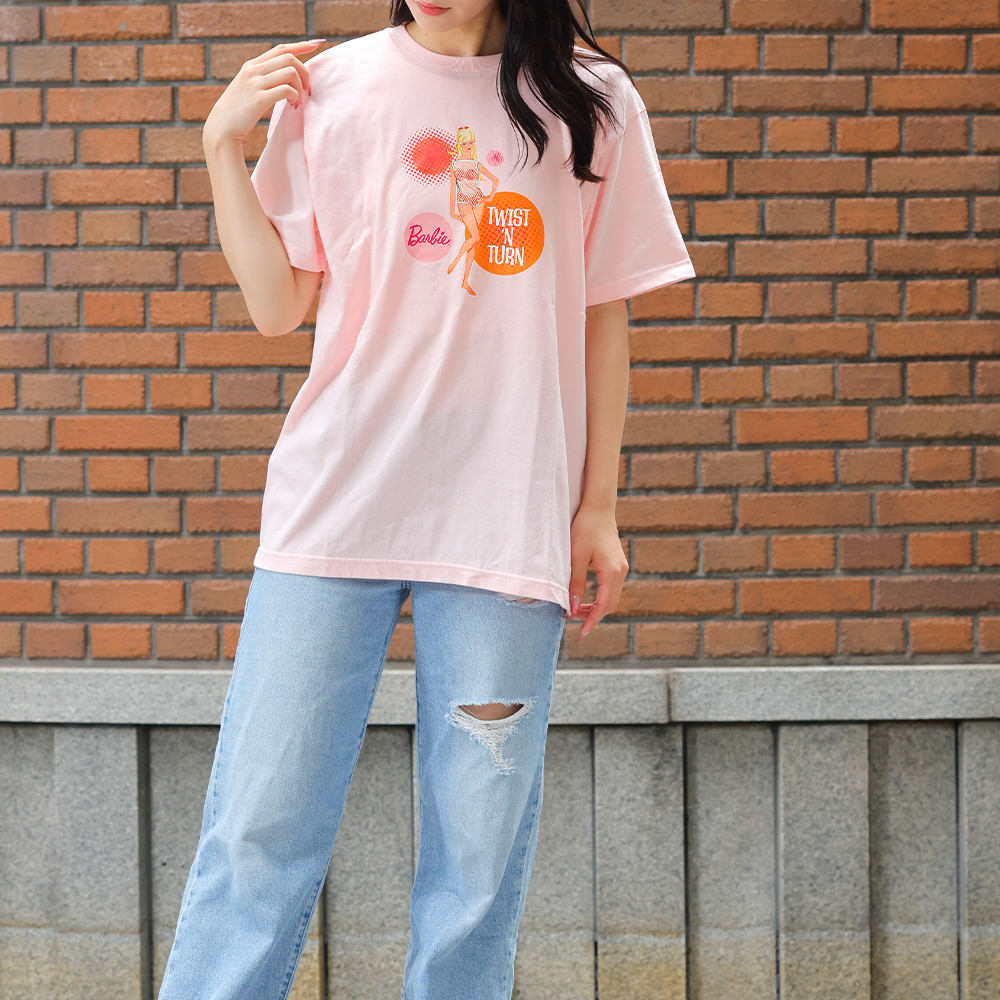 65th限定】バービー 60's TWIST 'N TURN Tシャツ - バービー公式